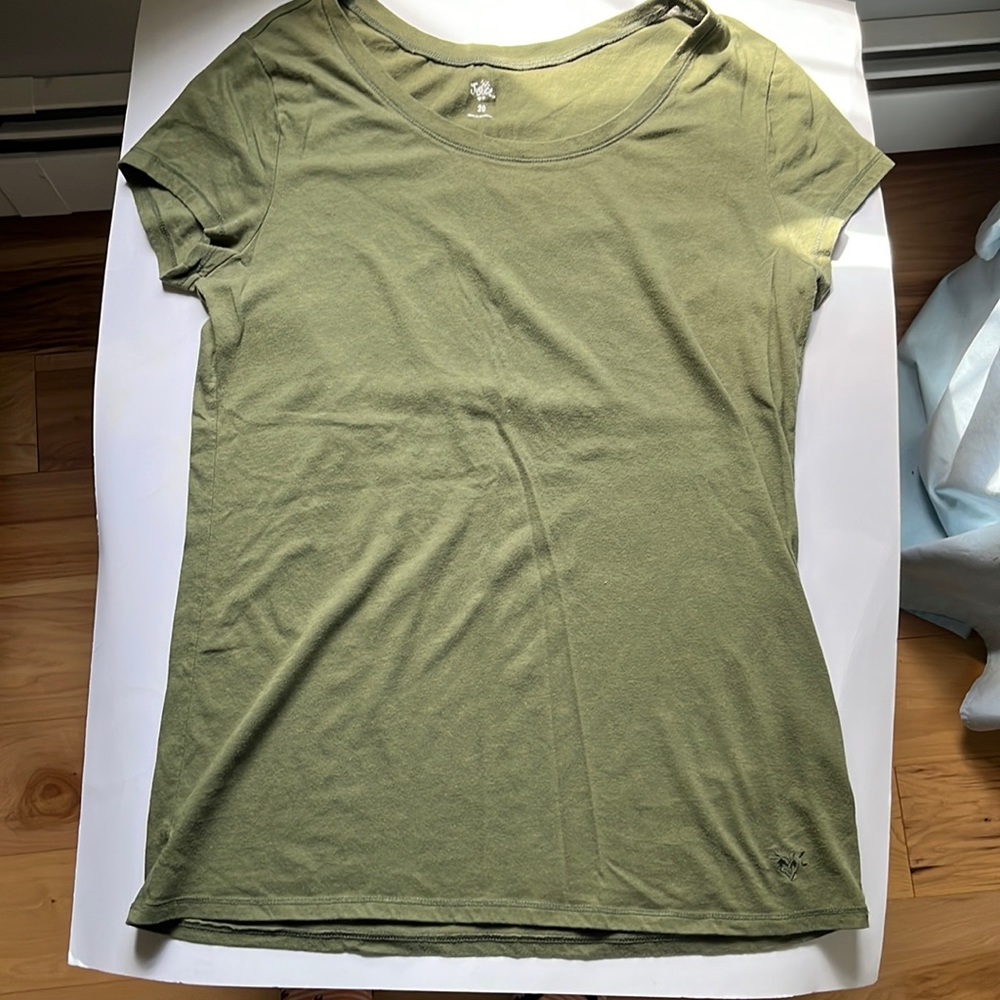 Justice- Army Green Kids T-shirt. Size girls 20 —Used in excellent condition